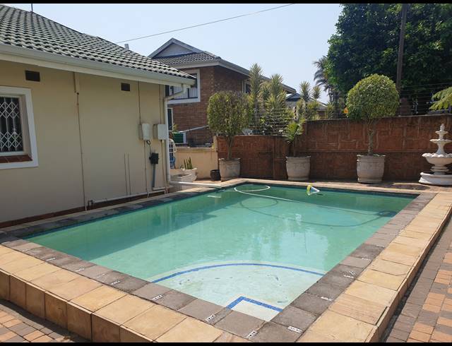 4 BEDROOM HOUSE FOR SALE IN EDGEMOUNT ESTATE